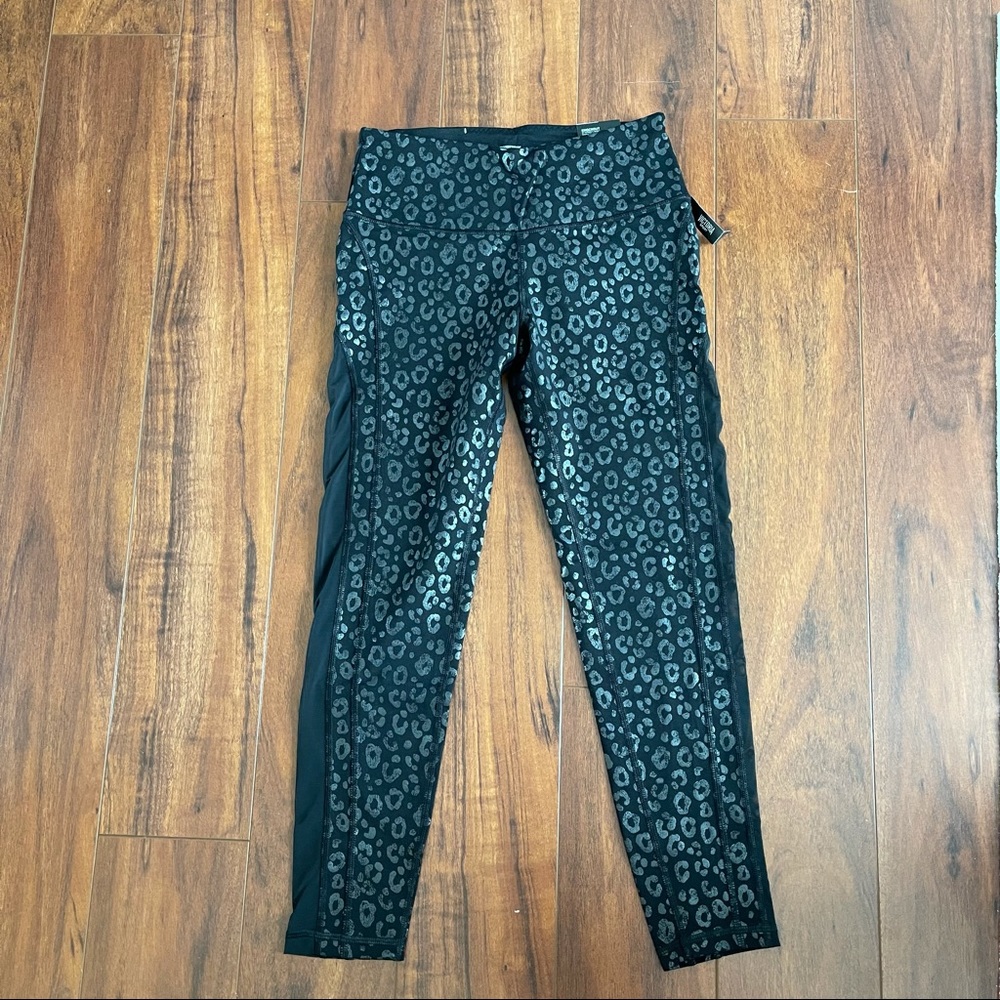 Victoria sport knockout leggings size small